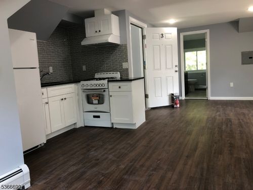 60 Parkview Ter, Newark, NJ, 07112-2068 | Card Image