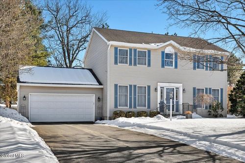 52 Old Birch Ln, Colonie, NY, 12205-1854 | Card Image