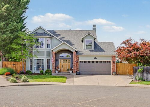 575 Carriage Ct, Jacksonville, OR, 97530-9737 | Card Image