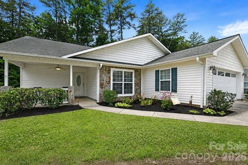 17 Coventry Cir E, Franklin, NC, 28734-7615 | Card Image
