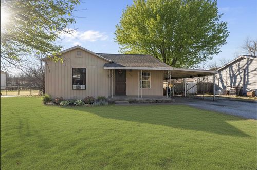 9201 Farmer Rd, White Settlement, TX, 76108-2209 | Card Image