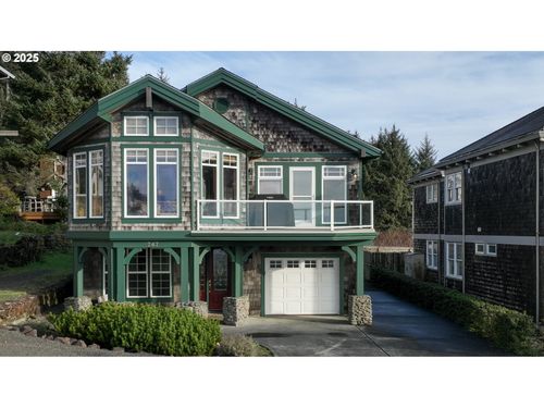 747 Oak St, Cannon Beach, OR, 97110-3134 | Card Image