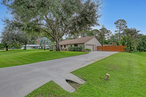 8581 17th Ave, Stuart, FL, 34997-7916 | Card Image