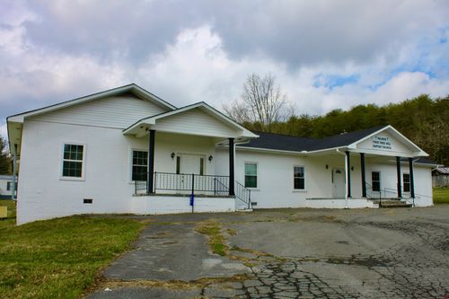 211 Rock Ave, Palmer, TN, 37365-2637 | Card Image