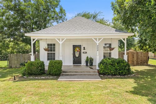 202 Brewster St, Florence, TX, 76527-4002 | Card Image