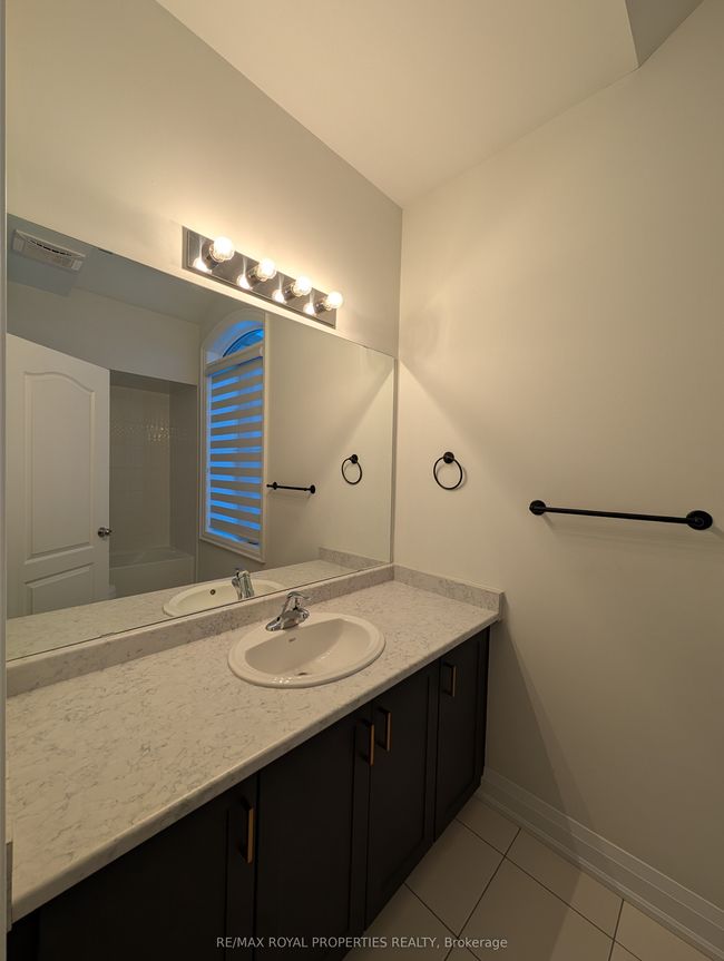 41 Cachia Lane, House attached with 4 bedrooms, 3 bathrooms and 1 parking in Ajax ON | Image 9