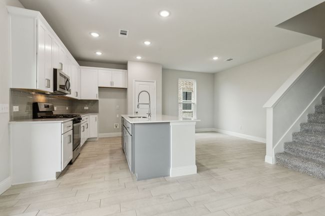 1208 Triton Ln, House other with 4 bedrooms, 3 bathrooms and null parking in Dallas TX | Image 5