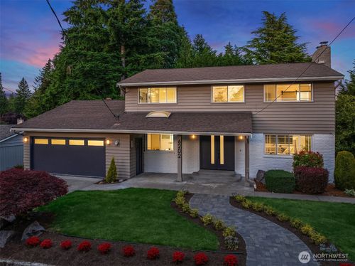 6202 122nd Ave Se, Bellevue, WA, 98006-4445 | Card Image