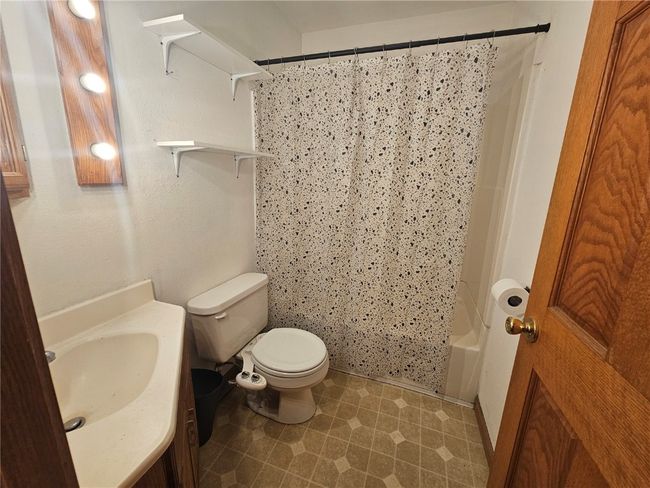 1523 Golden Valley Dr, House other with 3 bedrooms, 2 bathrooms and null parking in Bettendorf IA | Image 13