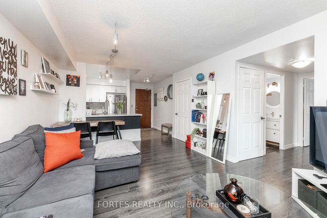 1101 - 9 Michael Power Pl, Condo with 2 bedrooms, 2 bathrooms and null parking in Etobicoke ON | Image 10