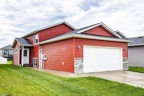 2124 Admiral Dr W, West Fargo, ND, 58078-8064 | Card Image
