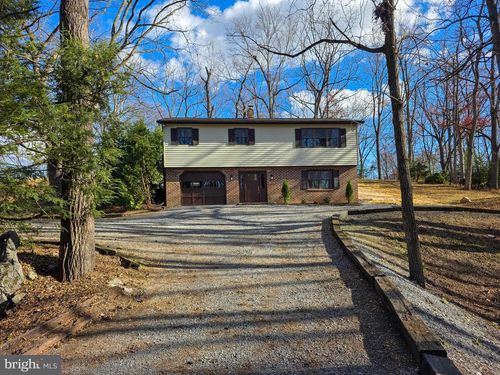 1700 Mcdowell Rd, GREENCASTLE, PA, 17225-9103 | Card Image