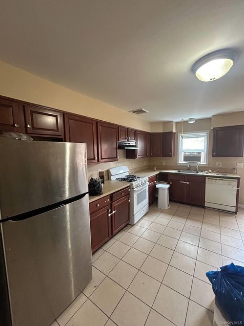 50 Moultrie Ave, Yonkers, NY, 10710-5410 | Card Image