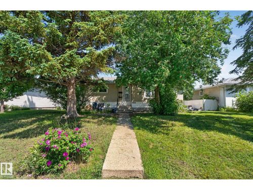 7804 136 Ave Nw, Edmonton, AB, T5C2K5 | Card Image