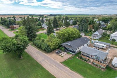 4816 49 St, Home with 4 bedrooms, 2 bathrooms and 3 parking in Bashaw AB | Image 2