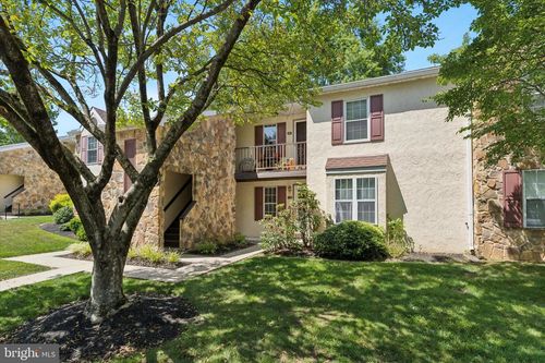 135 Valley Stream Cir, CHESTERBROOK, PA, 19087-5814 | Card Image