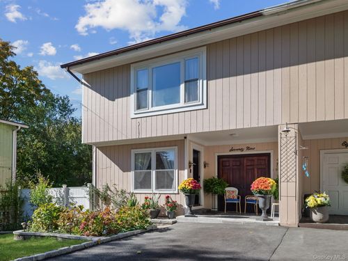 79 N Pascack Rd, Nanuet, NY, 10954-4410 | Card Image