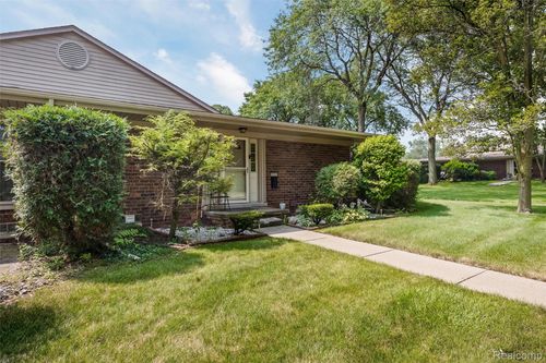 22333 Kinyon St, Taylor, MI, 48180-3626 | Card Image