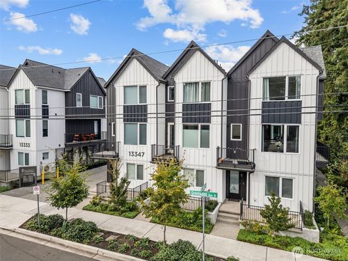 c-13347 Greenwood Ave N, Seattle, WA, 98133-7312 | Card Image