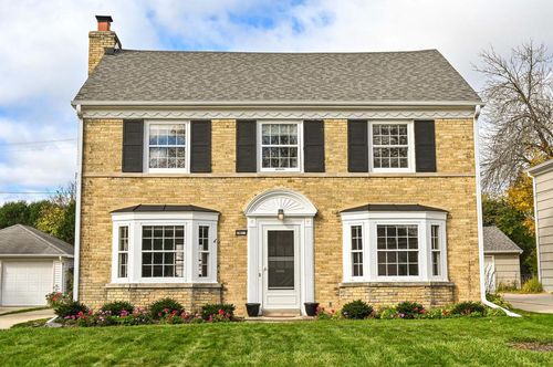 2417 N 96th Street, Wauwatosa, WI, 53226 | Card Image