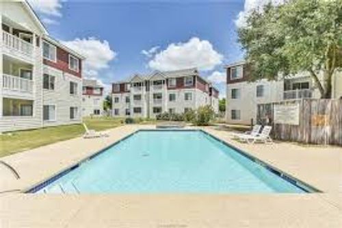 203-523 Southwest Pkwy, College Station, TX, 77840-7136 | Card Image