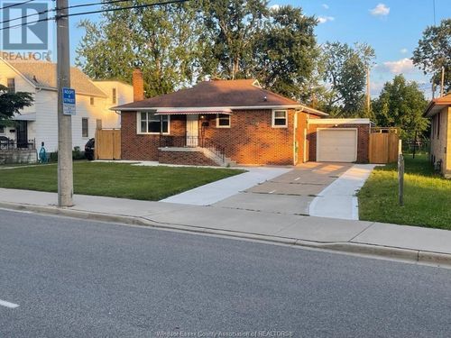 lower-4257 Wyandotte St E, Windsor, ON, N8Y1G8 | Card Image