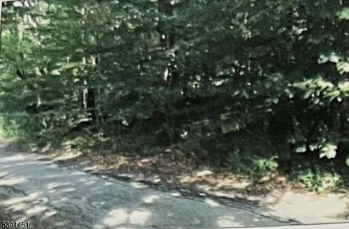 3 Neptune Rd, Hewitt, NJ, 07421-2104 | Card Image