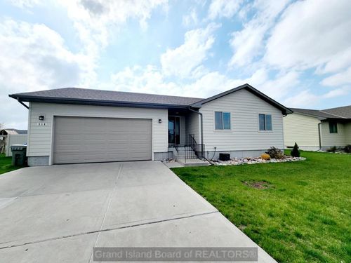 316 Bromegrass Dr, Grand Island, NE, 68803-3004 | Card Image