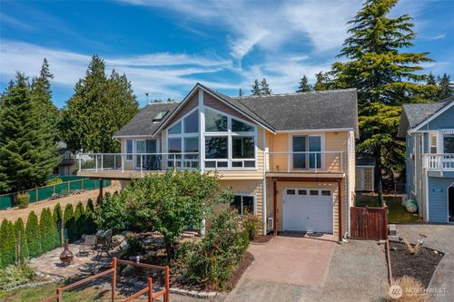 1243 Farragut Dr, Coupeville, WA, 98239-9739 | Card Image
