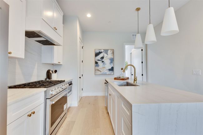 B - 1937 E 38 Th 1/2 St, Townhouse with 4 bedrooms, 4 bathrooms and null parking in Austin TX | Image 9