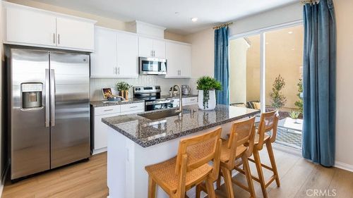 1672 Phantom Ln, Rialto, CA, 92376-2332 | Card Image