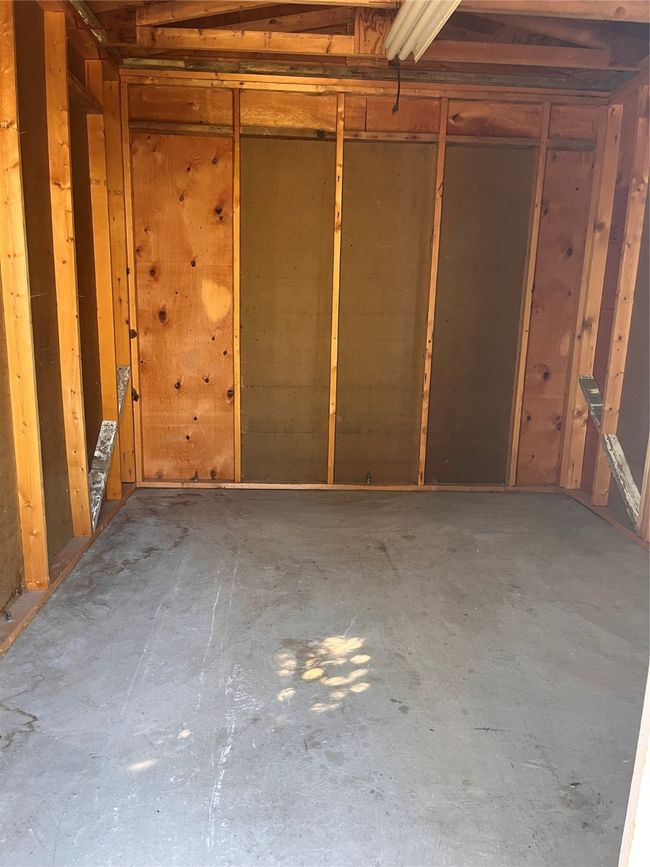 Storage interior. | Image 16