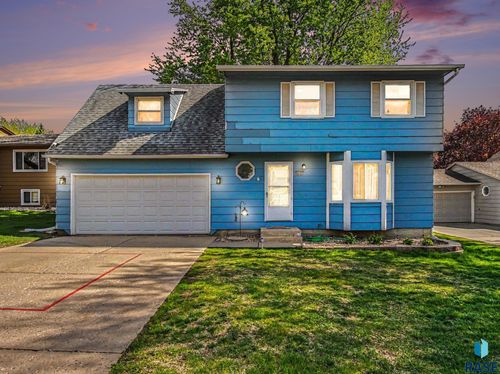 4409 E Lexington Cir, Sioux Falls, SD, 57103-4274 | Card Image