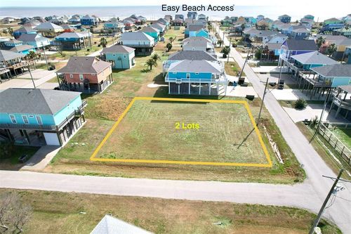 880 Palmetto Dr, Crystal Beach, TX, 77650 | Card Image