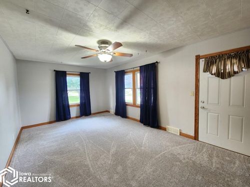 813 N Tyler Ave, Mason City, IA, 50401-2646 | Card Image