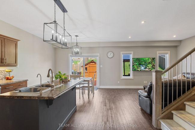 25 Queensway Dr, House other with 3 bedrooms, 4 bathrooms and 4 parking in Strathroy ON | Image 4