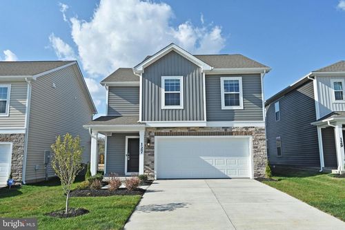 127 Avery Dr, STEPHENS CITY, VA, 22655-2523 | Card Image