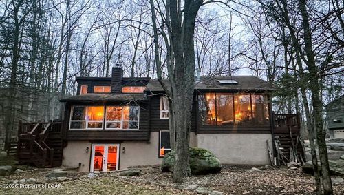 373 W Lake Valley Dr, Hazleton, PA, 18202-9135 | Card Image