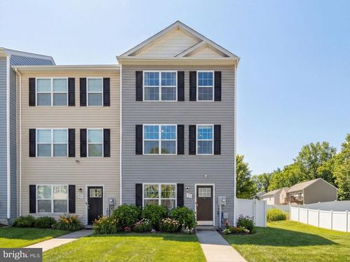 37 Knowledge Ct, INWOOD, WV, 25428-1284 | Card Image