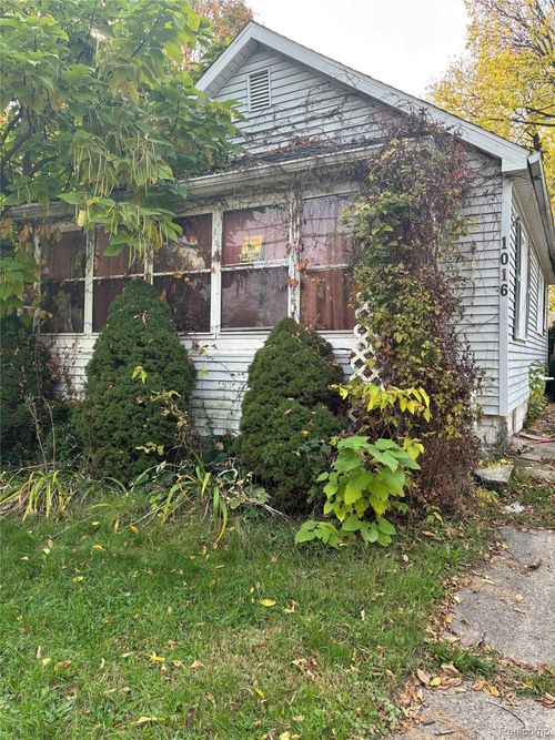 1016 May St, Lansing, MI, 48906-5505 | Card Image