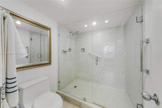 APT-5H - 609 Ocean Dr, Condo with 2 bedrooms, 2 bathrooms and null parking in Key Biscayne FL | Image 18
