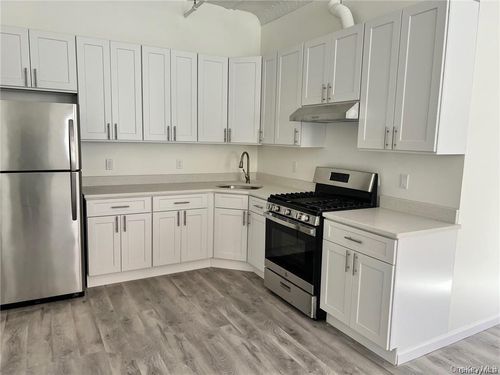 8-102 North St, Middletown, NY, 10940-5366 | Card Image