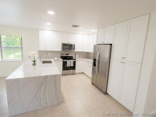 3257 Beechberry Cir, Davie, FL, 33328-6720 | Card Image