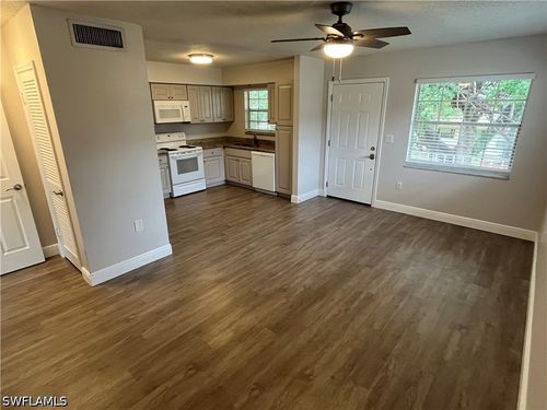 b8-3325 Airport Rd N, NAPLES, FL, 34105-2801 | Card Image