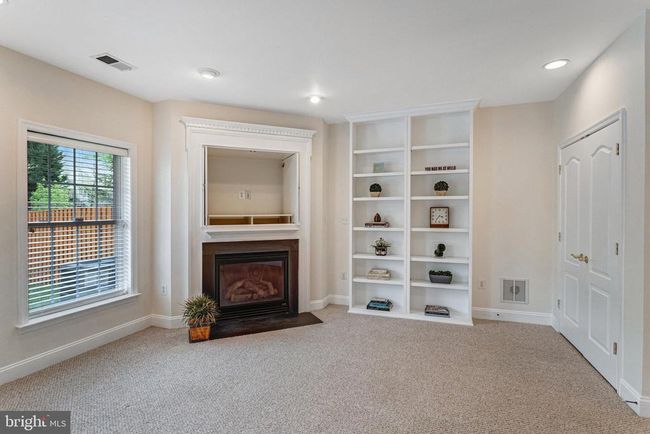 25804 Commons Sq, Townhouse with 3 bedrooms, 4 bathrooms and null parking in CHANTILLY VA | Image 32