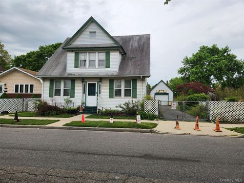 34 Oakland St, Hempstead, NY, 11550-6641 | Card Image