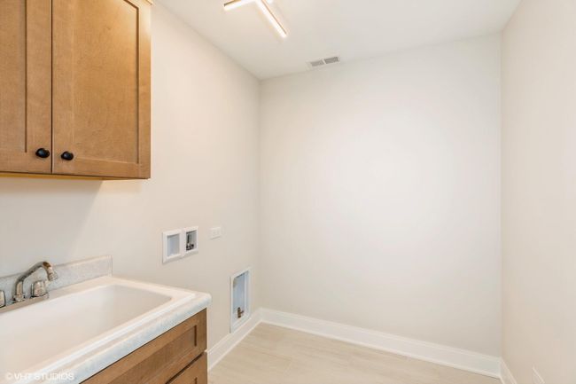 21_13452LakesideAve_44_LaundryRoom_MRED_ | Image 21