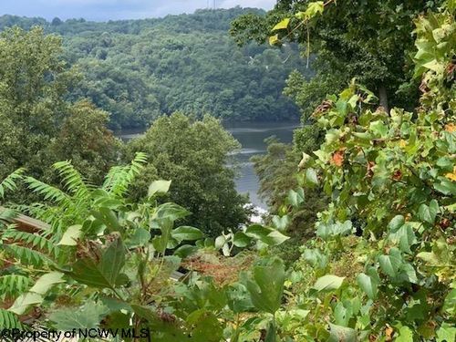 33 Pike Loop Rd, Morgantown, WV, 26508-8621 | Card Image