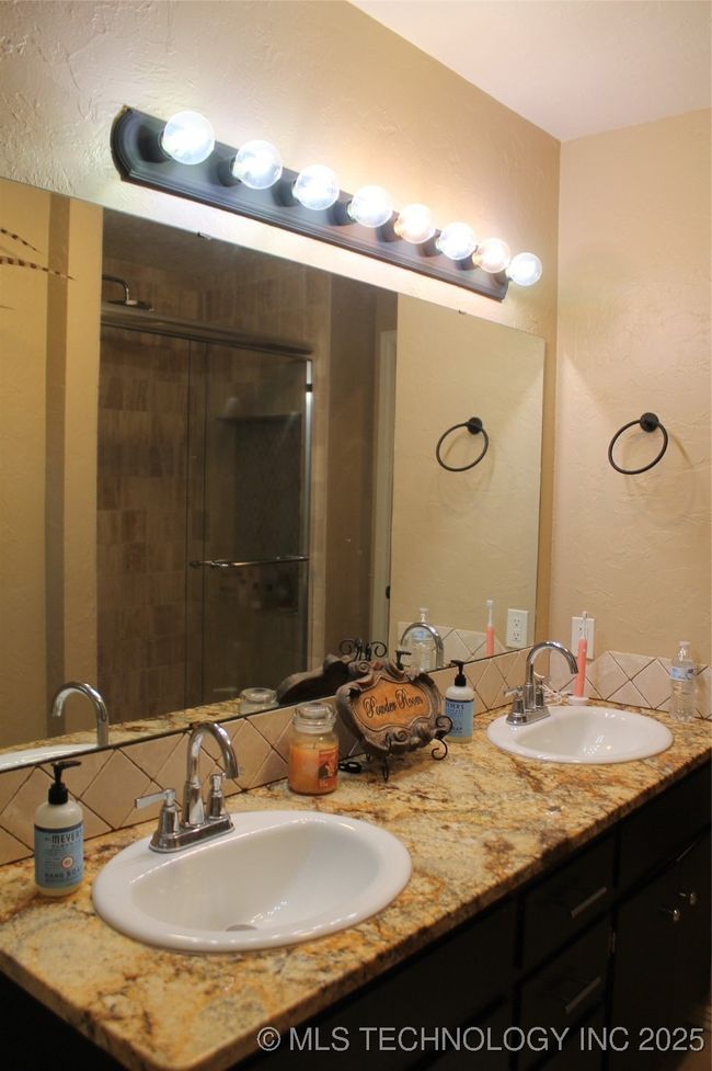 607 Garden Ln, House other with 3 bedrooms, 3 bathrooms and null parking in McAlester OK | Image 18