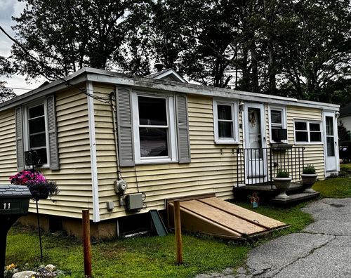 11 Old Andover Rd, North Reading, MA, 01864-1003 | Card Image